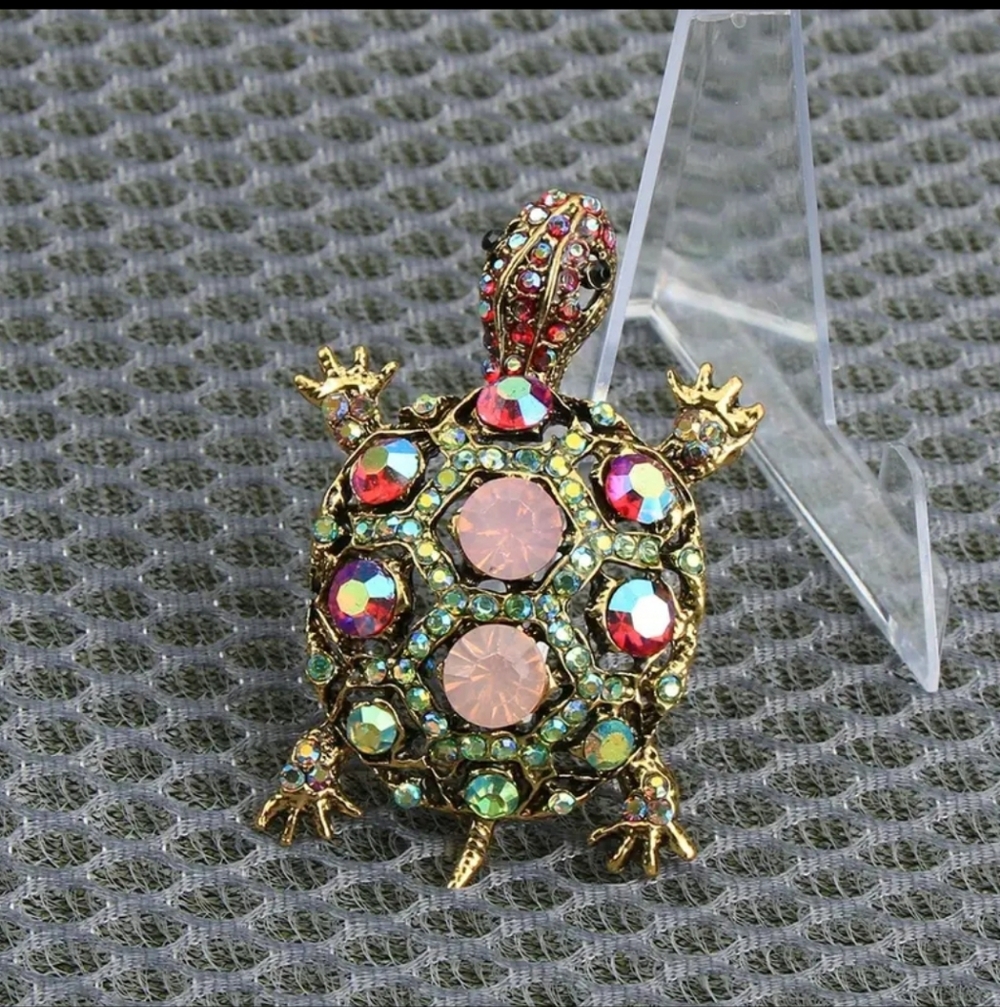 🆕️🐢 RHINESTONE TURTLE BROOCH PIN🐢 - Picture 3 of 7